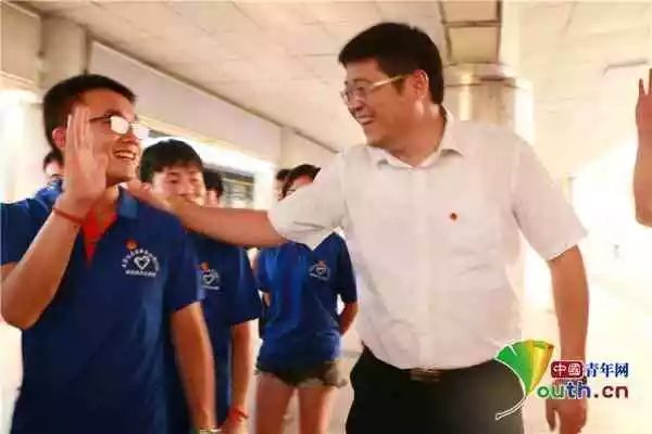 陕西百余名西部计划志愿者奔赴新疆、西藏基层服务