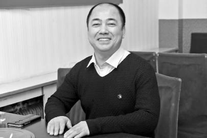 男子8年捐资20万助学 致电媒体:求表扬