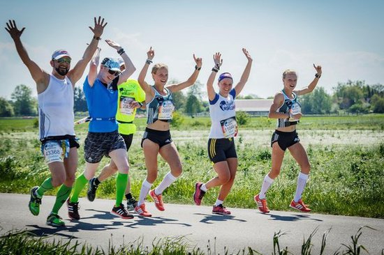 奥地利RedBull Wings For Life慈善马拉松开跑