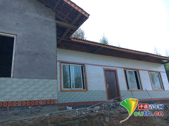 图为当地政府帮阿房家修的新房子 施玲玲 供图