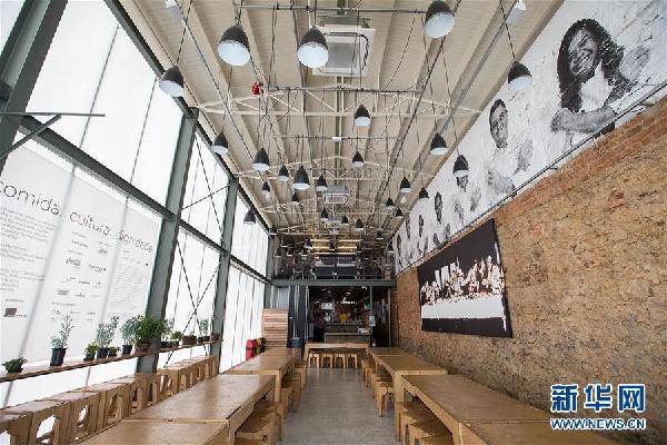 暖心!里约一餐厅为流浪者提供免费晚餐