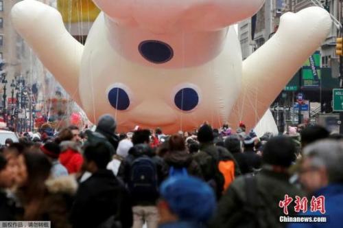 当地时间11月24日,第90届梅西百货感恩节大游行在美国纽约举行。这是美国历史最悠久、最有影响力的感恩节盛典。