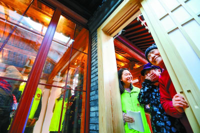 在北新桥街道九道湾胡同深处，一个面积500多平方米的党建空间即将启用。灯光把刚刚装饰一新的院子映得温暖又温馨，宋红妮等几位社工和社区居民们正开心畅聊。